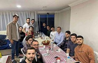 Başkan Usta, öğrencilerin iftar sofrasına konuk...