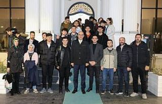 Başkan Vekili Aydın gençlerle buluştu