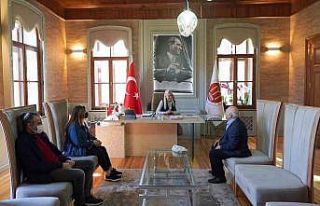 Başkan vekilinin makam odasından CHP liderinin fotoğraf...