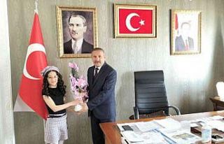 Başkan Yaptırmış, 23 Nisan’da koltuğu çocuklara...