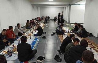 Başkan Yardımcısı Yurt, öğrencilerle iftarda...