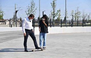 Başkan Yılmaz’dan gençlere kaykay parkı