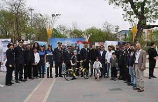 Batman Emniyetinden bilgilendirme stanttı