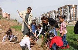 Batman’da çocuklar minik elleriyle doğaya nefes...