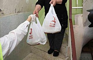 Bayraklı Belediyesinden 10 bin kişilik iftar paketi