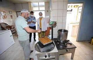 Bayraklı zabıtası bayram denetiminde