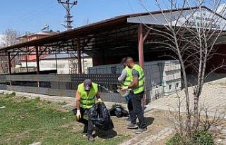 Belediye ekiplerinden bayram öncesi mezarlık temizliği