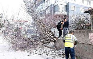 Belediye, fırtınalı Başkent gününde de teyakkuzdaydı