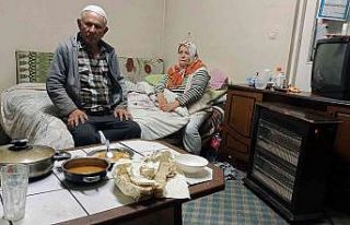 Belediye yaşlı çifte iftar için getirdiği sıcak...