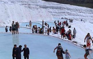 Beyaz cennet Pamukkale’ye bahar geldi
