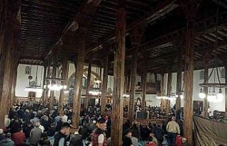 Beyşehir ve Derebucak’ta vatandaşlar camilere...