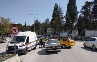 Bilecik’te otomobiller kavşakta çarpıştı; 1...