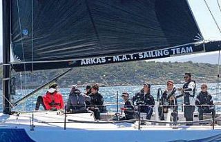 Birincilik Yaşarlı yelkencilerin