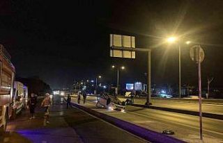 Bostancı’da otomobil takla attı: Araçtaki iki...