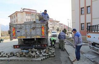 Bozulan ve deforme olan parke taş yollar yenileniyor