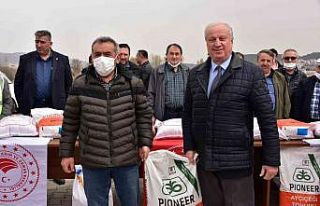 Bozüyük’te ayçiçeği ve nohut tohumu dağıtımı...