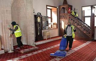 Bozüyük’te camilerde Ramazan temizliği