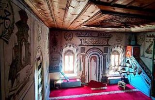 Bu köyün camisini görmek için geliyorlar