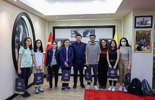 Buca Belediyesi Dijital Dershane’de ödüller sahiplerini...