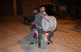 Bunlarda ‘motorize’ Ramazan davulcusu ekibi