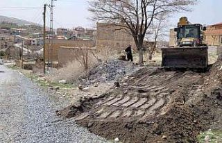 Bünyan’da bozuk yollar yenilenmeye devam ediyor