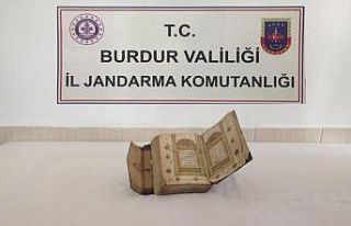 Burdur’da el yazması Kur’an-ı Kerim ele geçirildi