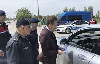 Burhaniye Kaymakamı trafik denetimine katıldı