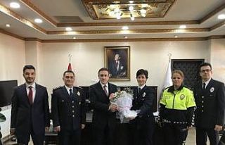 Burhaniye’de polislerden kaymakam ziyareti