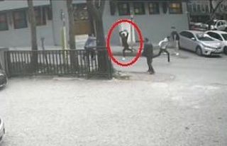 Bursa’da gençlerin bıçaklı kavgası kameralarda