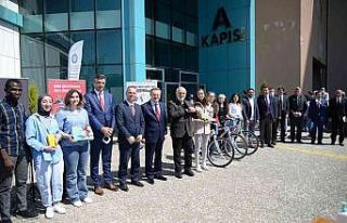 Bursa’da Kütüphane Haftası’nda öğrenciler...