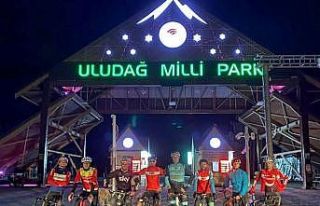 Bursalı bisikletçiler iftardan sahura pedal çevirdi.