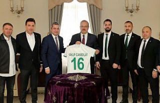 Bursaspor yönetimi Vali Yakup Canbolat’ı ziyaret...
