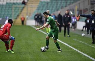 Bursaspor’da Onur Atasayar ameliyat oldu