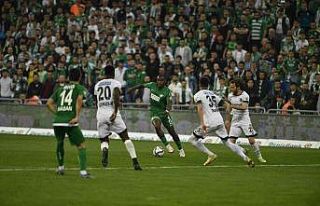 Bursaspor’da Thievy Bifouma süresiz kadro dışı...