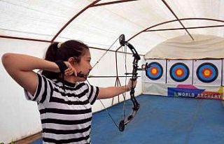 Büyükşehir Belediyesinin okçuluk kursiyeri Mersin...