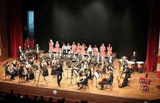 Büyükşehir Çocuk Korosu İlk Konserini Verdi