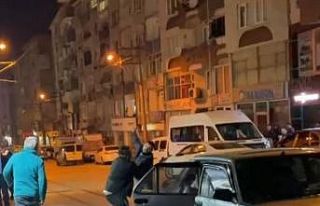 Cadde ortasında bıçaklı kavga...