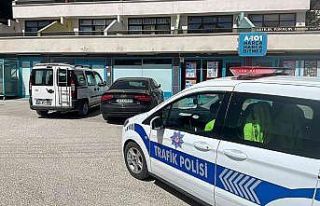 Çaldıkları araba ile gezerken polisin dikkati ile...