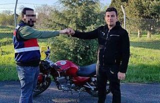 Çaldıkları motosikleti satmak için verdikleri...