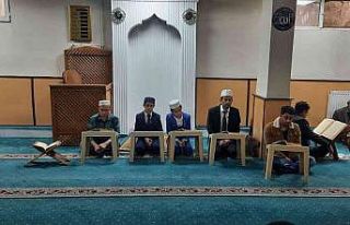 Cami cemaatinden küçük hafızlara büyük ilgi