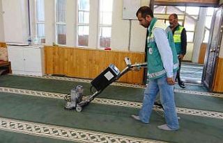 Cami ve türbelerde bayram temizliği