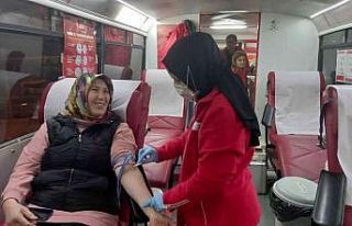 Camii cemaati Teravih sonrası kan verdi