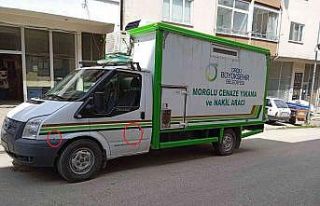 Cenazeyi defin yeri anlaşmazlığında cenaze aracı...