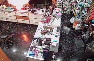 Cep telefonu bir anda alev aldı