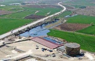 Çevreyi zifte bulayan şantiyenin çalışmaları...