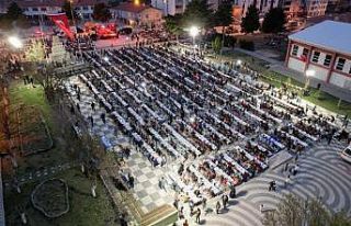 Çiçekdağı’nda belediye meydan iftarı verdi