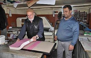 Cilt ustası Kur’an-ı Kerim’leri ücretsiz yeniliyor