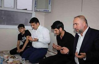 Cizre Kaymakamı Tunç, Cizreli ailelerle iftarda...
