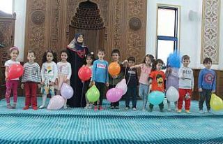 Çocuklar caminin konuğu oldular