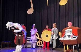 Çocuklar eğlendi, gelirler de eğitime bağışlandı